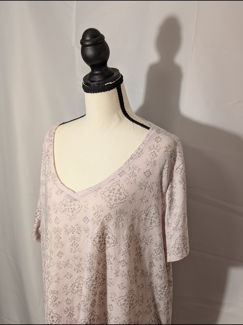 Sonoma Goods For Life Pink V-neck Tee with Silver medallion Print Size 2X - Picture 4 of 16